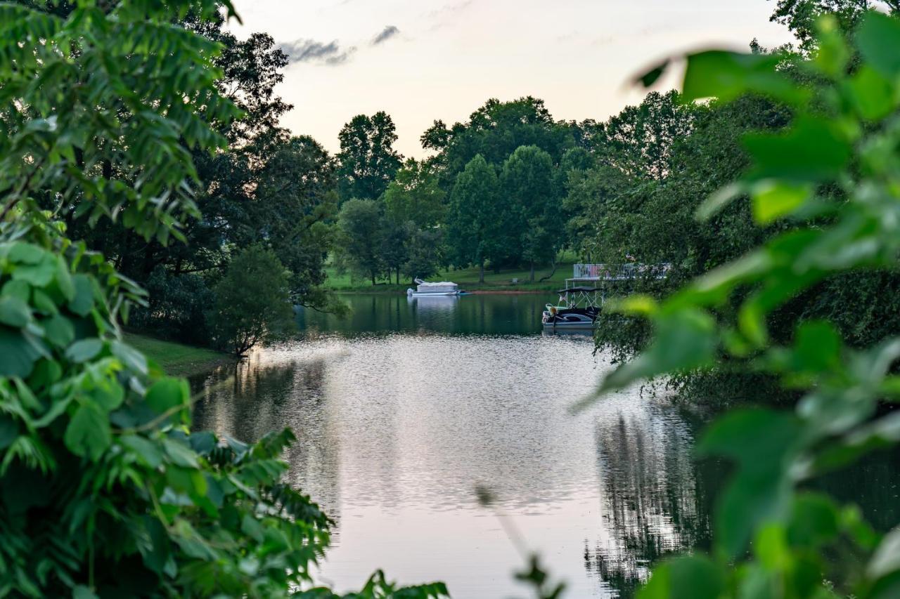 Retreat On The Lake Hiawassee Exterior photo