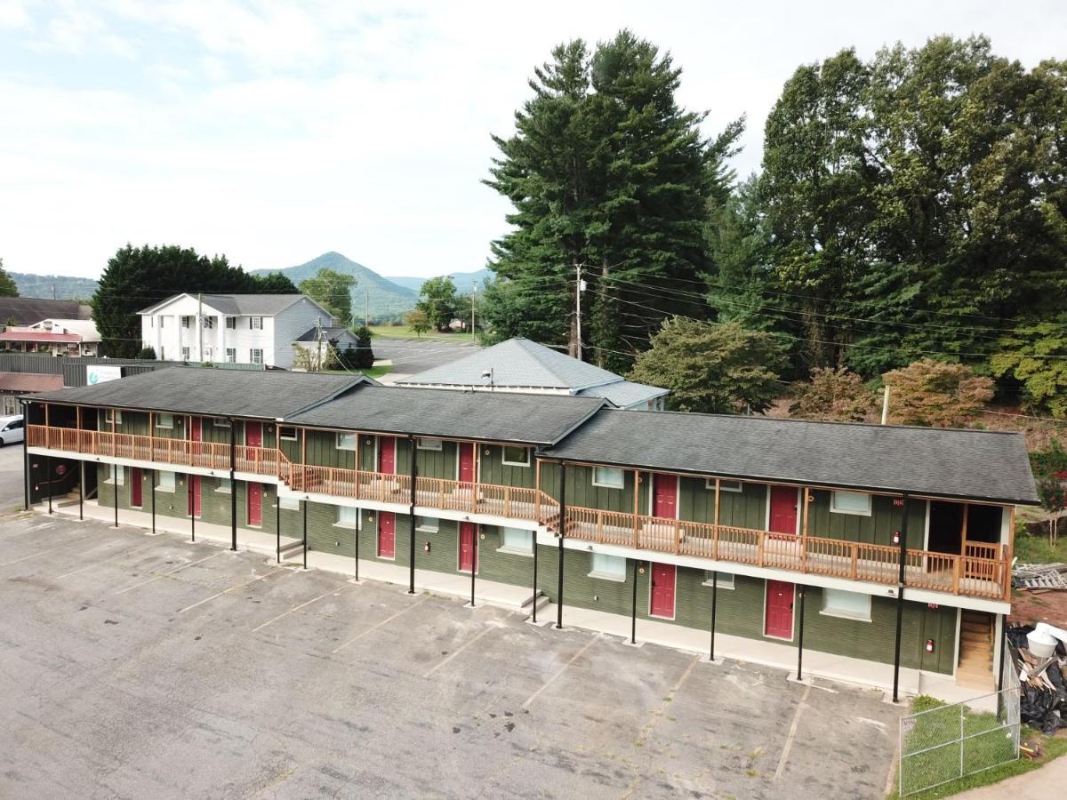 Retreat On The Lake Hiawassee Exterior photo
